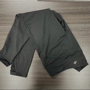 New no tags Free2B By Free Country Leggings M Herringbone Grey / Black Print